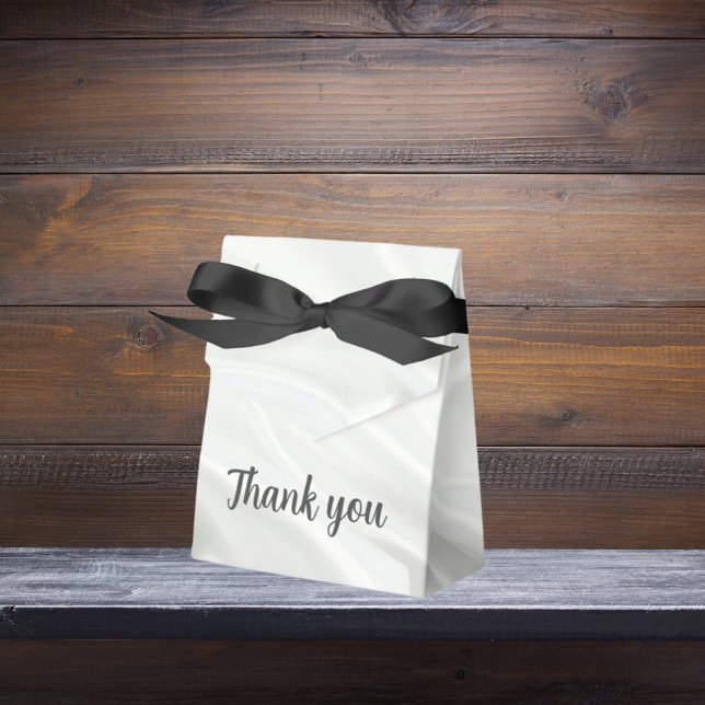 Favour box white silk customised message  (Creator Uploaded)