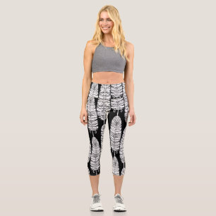 Feathers boho: black and white pattern capri leggings