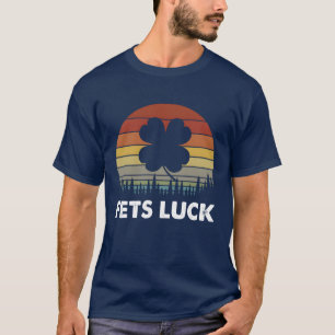 Fets Luck Retro Clover Leaf St Patricks Day Gifts  T-Shirt