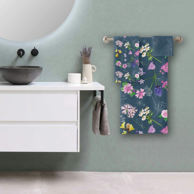 Field flowers, hand-painted in watercolour on blue bath towel set (Field flowers, hand-painted in watercolour on blue bath towel set)