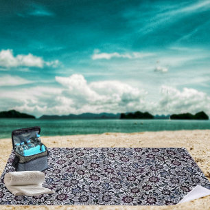 Field Of Daisies  Beach Towel