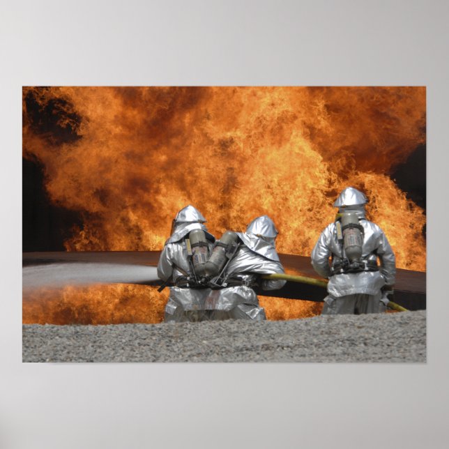 Firemen neutralise a fire poster (Front)