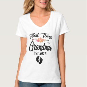 First Time Grandma 2025 Promoted To Grandma 2025 T-Shirt