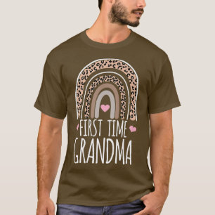 First Time Grandma Pregnancy Announcement Leopard T-Shirt