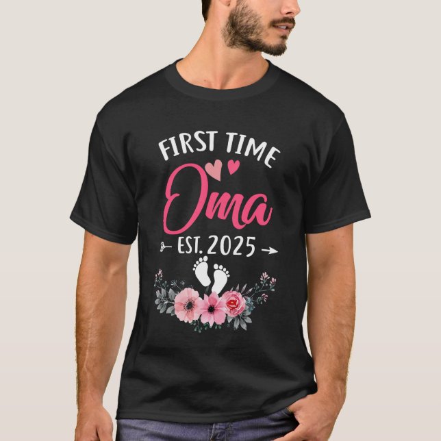 First Time Oma Promoted To Oma Est 2025 Mothers Da T-Shirt (Front)