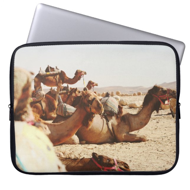 FIVE CAMELS ON FIELD LAPTOP SLEEVE (Front)