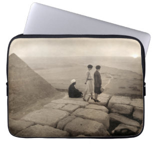 Flapper Girls Sunrise Khufu Pyramid, Egypt 1920  Laptop Sleeve