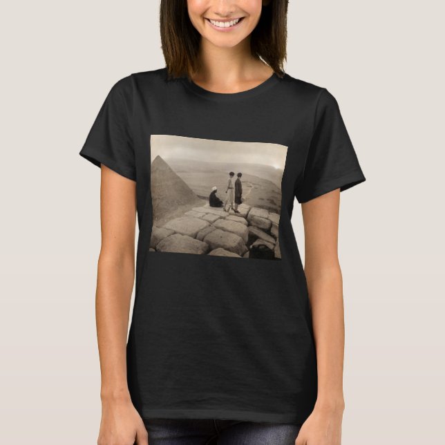 Flapper Girls Sunrise Khufu Pyramid, Egypt 1920  T-Shirt (Front)