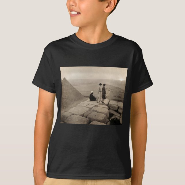 Flapper Girls Sunrise Khufu Pyramid, Egypt 1920  T-Shirt (Front)