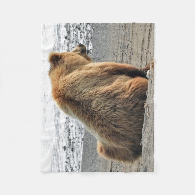 Fleece Blanket with grizzly bear (Front)