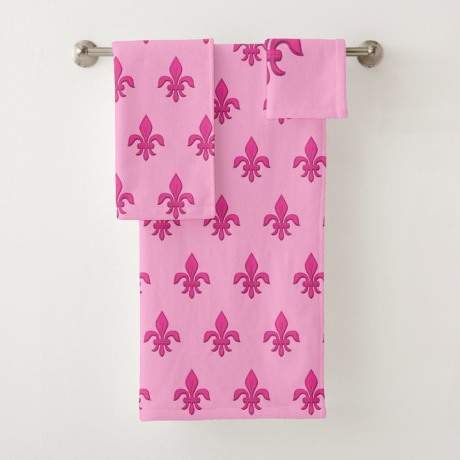Fleur de Lis in Fuchsia Pink on Light Pink Bath Towel Set (Insitu)