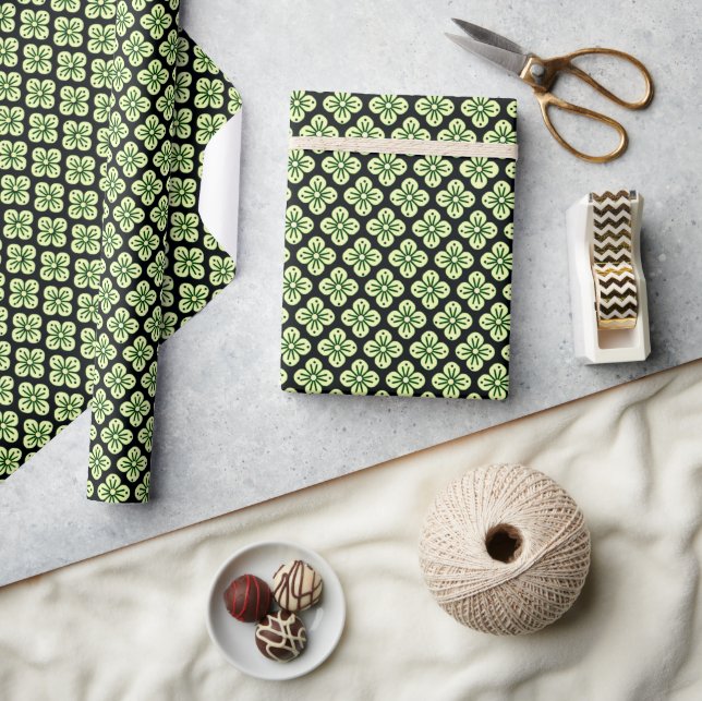 Floral pattern wrapping paper (Crafts)