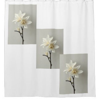 "Floral Tranquillity: Vanilla Flower Bathroom Déco Shower Curtain