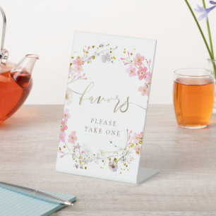 floral wreath favours pedestal sign