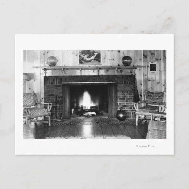 Florence, Oregon Hotel Regan Lobby View Postcard (Front)