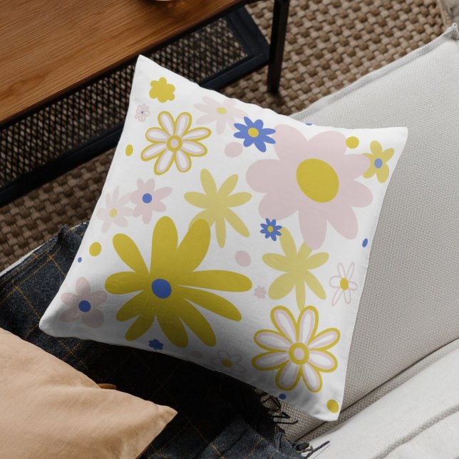 Flores amarillas brillantes cushion (Creator Uploaded)
