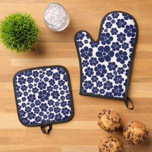 Flower Pattern - Blue and White Oven Mitt & Pot Holder Set