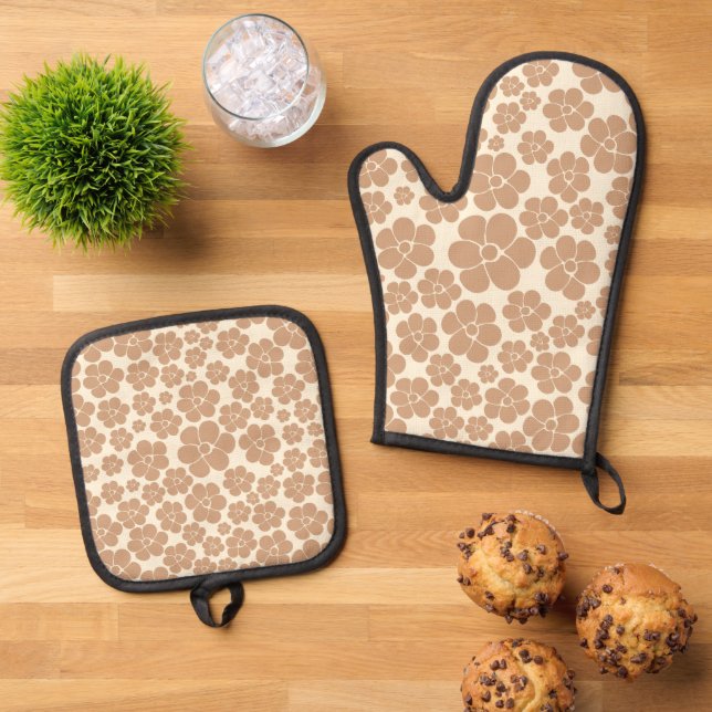Flower Pattern in Tan and Cream Oven Mitt & Pot Holder Set (Top Down)