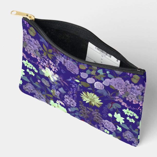 Flowers with an elegant and fascinating atmosphere accessory pouch (Open)