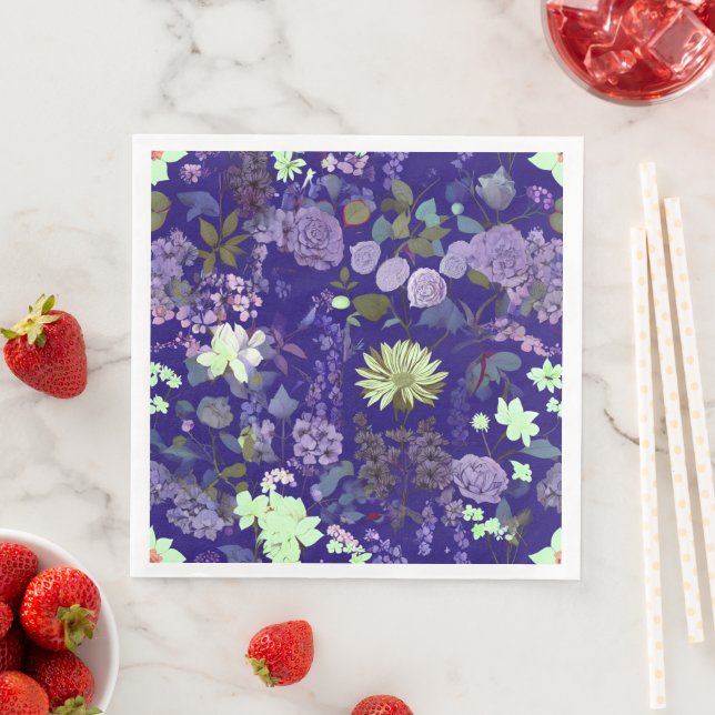 Flowers with an elegant and mysterious atmosphere napkin (Insitu)