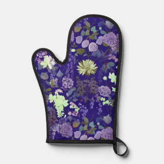 Flowers with an elegant and mysterious atmosphere oven mitt