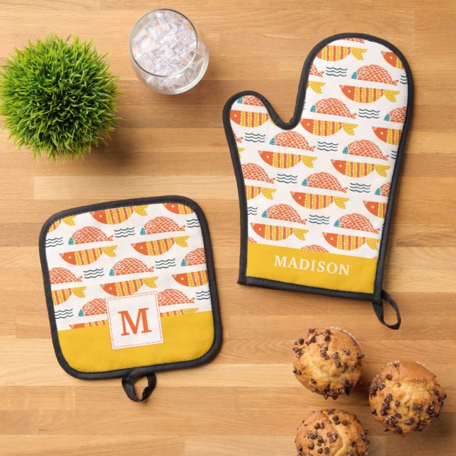 Folk Art Swimming Fish Pattern Oven Mitt & Pot Holder Set (Top Down)