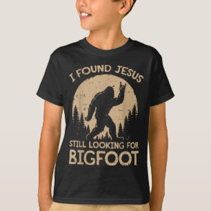 Found jesus looking for bigfoot christian men T-Shirt
