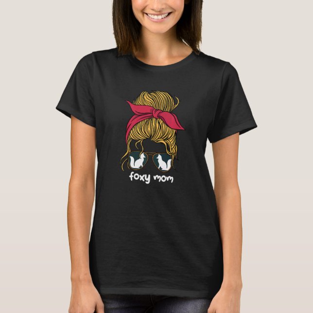 Foxy Mom Fox Wildlife Animal Women Foxes T-Shirt (Front)