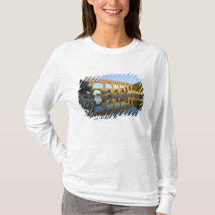 France, Avignon. The Pont du Gard Roman aqueduct T-Shirt