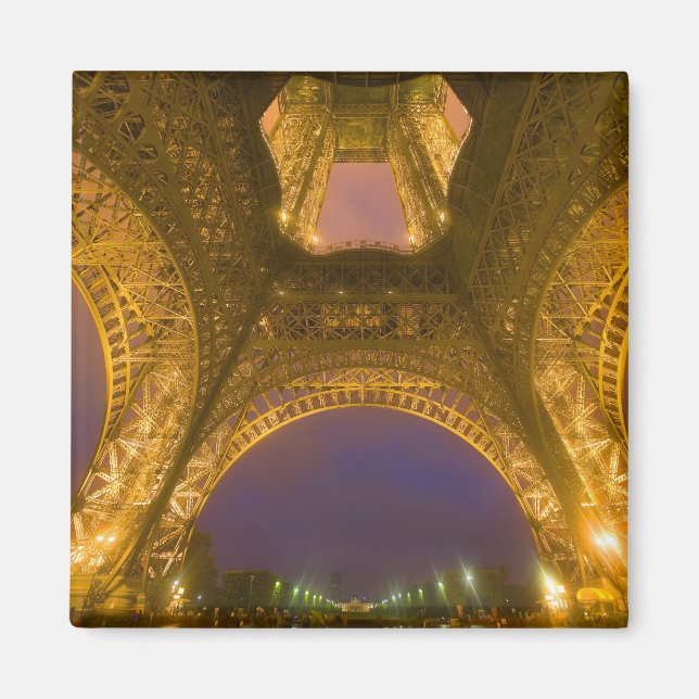France, Paris. Eiffel Tower illuminated at 2 Magnet (Front)