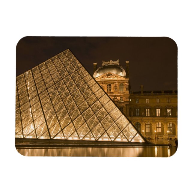 France, Paris. The Louvre at twilight. Credit 2 Magnet (Horizontal)