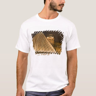 France, Paris. The Louvre at twilight. Credit 2 T-Shirt