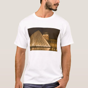 France, Paris. The Louvre at twilight. Credit 2 T-Shirt