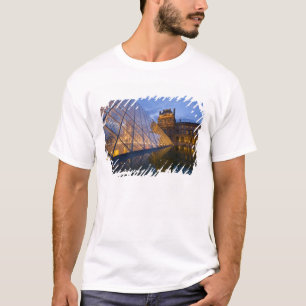 France, Paris. The Louvre at twilight. Credit 3 T-Shirt