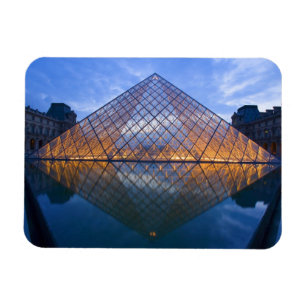 France, Paris. The Louvre at twilight. Credit Magnet