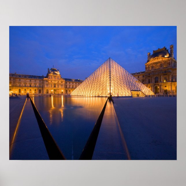 France, Paris. The Louvre museum at twilight. Poster (Front)