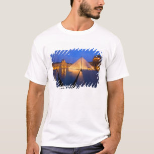 France, Paris. The Louvre museum at twilight. T-Shirt