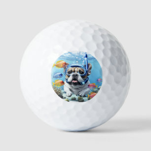 Französische Bulldogge beim Schnorcheln Golf Balls