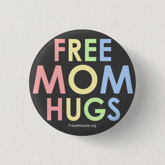 Free Mum Hugs button! 3 Cm Round Badge (Front)
