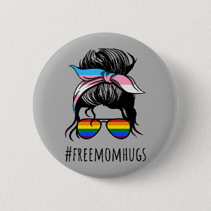 Free Mum Hugs IV - Messy Bun Rainbow Gay Trans 6 Cm Round Badge