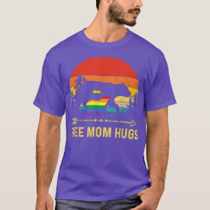 Free Mum Hugs LGBT Pride Mama Bear Retro T Gifts T-Shirt