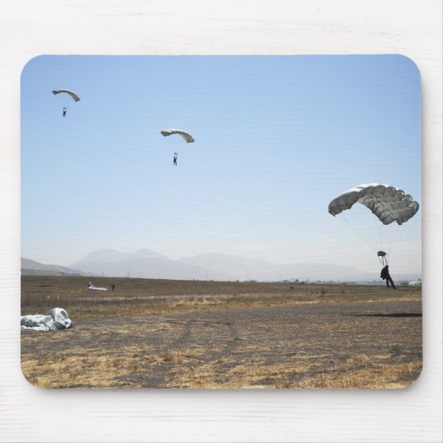 Freefall parachute jumpers mouse mat (Front)
