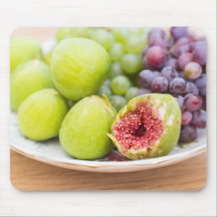 Fresh figs and grape mouse mat