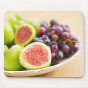 Fresh figs and grape mouse mat