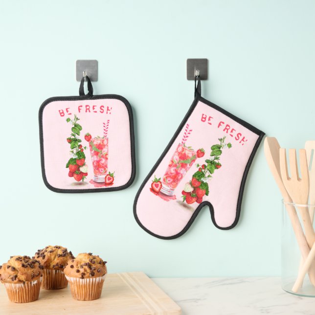 Fresh Strawberry Drink Oven Mitt & Pot Holder Set (Insitu(Hanging))