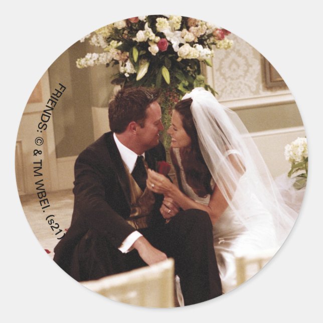FRIENDS™ | Chandler & Monica Married Classic Round Sticker (Front)