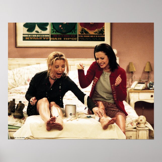 FRIENDS™ | Phoebe & Monica Waxing Legs Poster (Front)