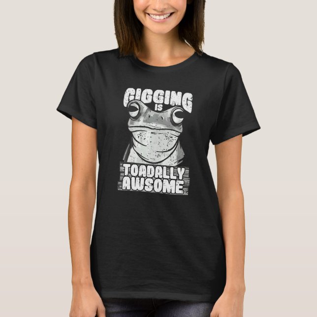 Frog gigging is toadally awesome hunting and frogg T-Shirt (Front)