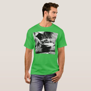 Frog on Leaf B+W T-Shirt