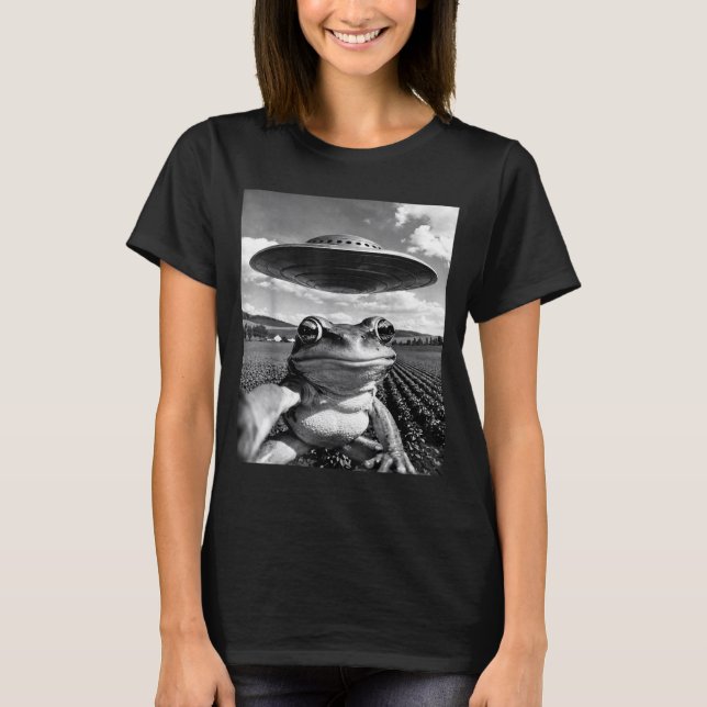 Frog selfie with ufo funny frog frog meme  T-Shirt (Front)